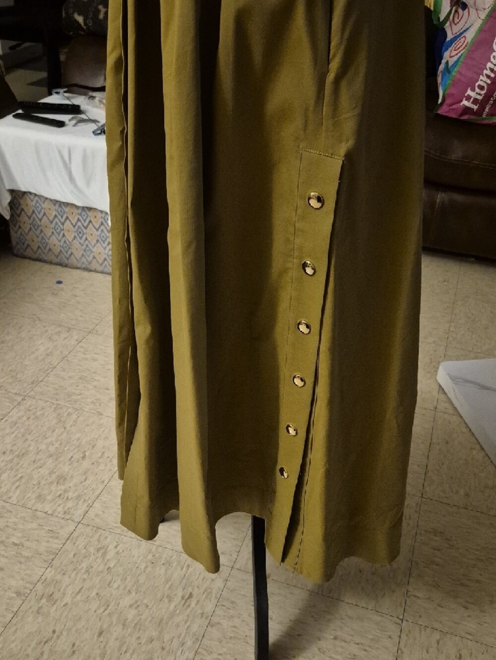 Exquise Olive Button-Front Maxi Dress with Puff Sleeves - Picture 6 of 10